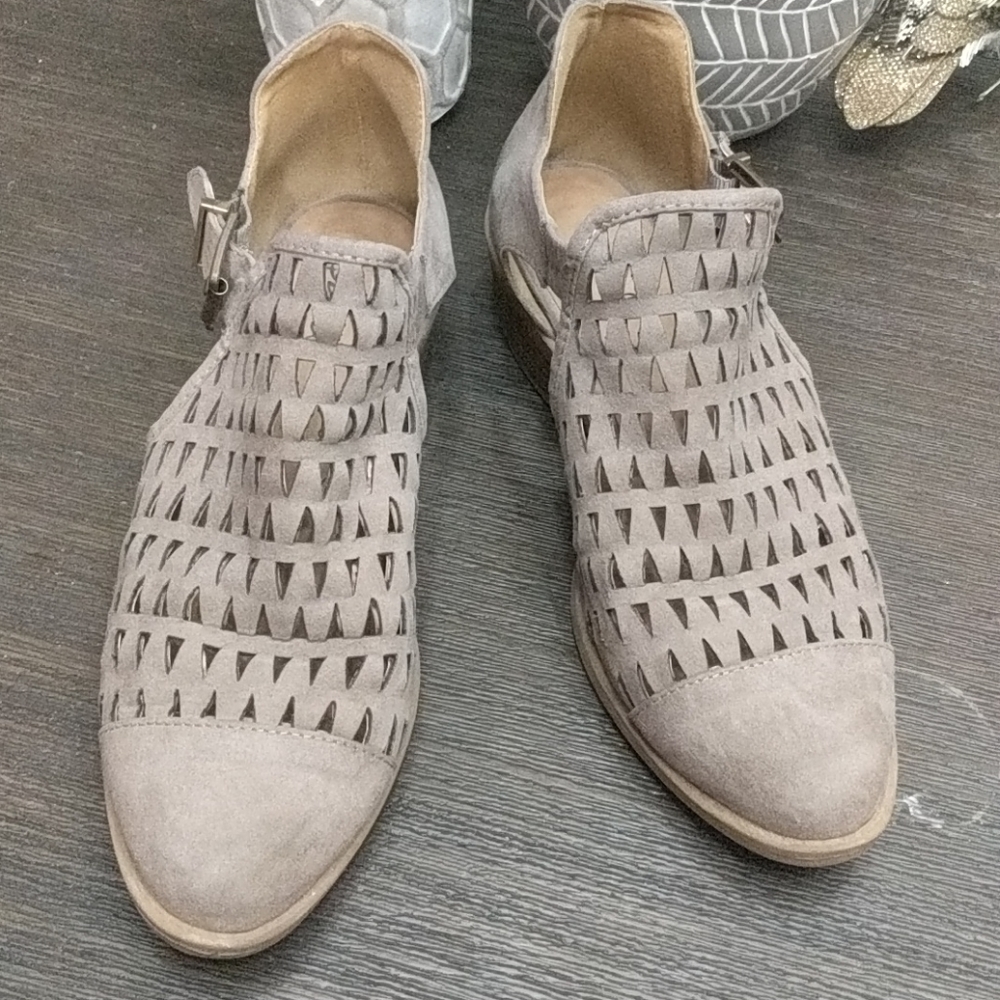Qpid Laser Cut Booties